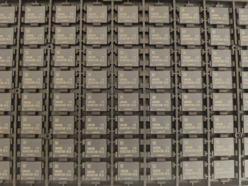 Видеопамять Samsung K4Z80325BC-HC16 1GB GDDR6 FBGA-180 (4 шт) фото 2